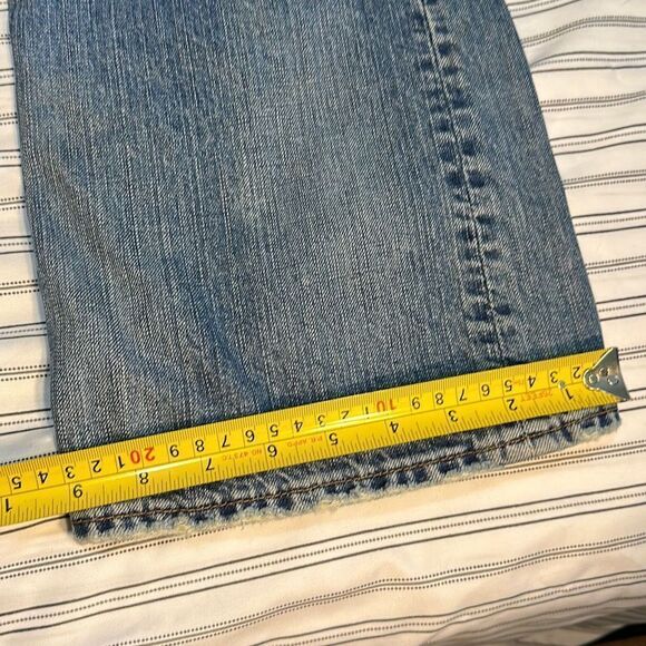 American Eagle Denim Low Rise Boot. Waist: 34 Inseam 31 Inches - Picture 13 of 14